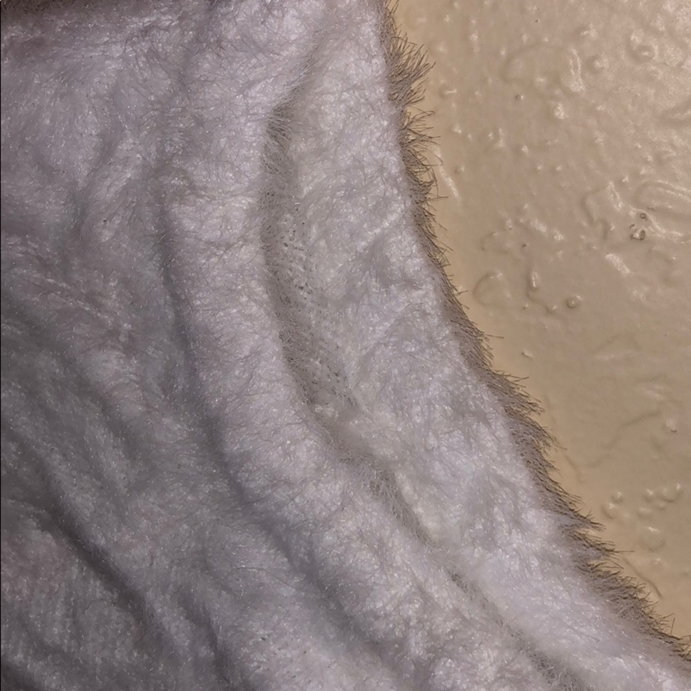 Divided sweater (crop) - Picture 3 of 3